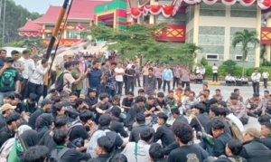 Aksi Unjuk Rasa HMI di Gedung DPRD Riau Memanas, Ada yang Luka serta Ditahan 