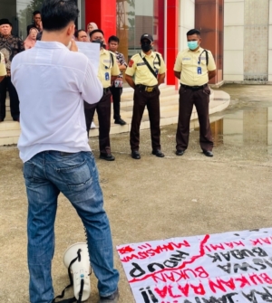 Rektor IAIN Datuk Laksemana Bengkalis Didemo Mahasiswa, Apo Kesah?