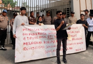 Unjuk Rasa di Kejati Riau, Massa MPR Desak Periksa Kepsek SMAN 4 Tapung Kampar 