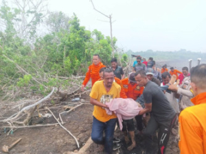 Terseret Gelombang, Dua Pemancing Tewas di Pantai Senekip Bengkalis 